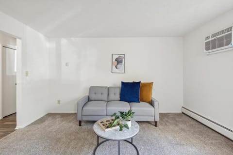 Scenic towers 3102 I Cozy & Comfy I Free Parking Apartment in Parma