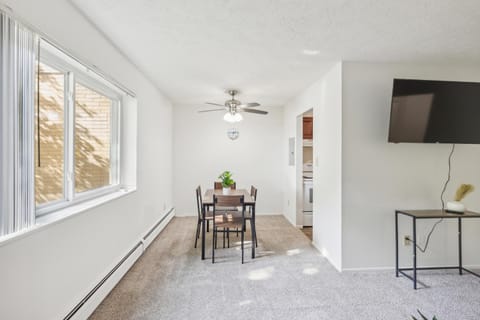 Scenic towers 3102 I Cozy & Comfy I Free Parking Apartment in Parma