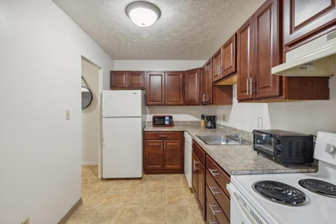 Scenic towers 3105I Cozy & Comfy I Free Parking Apartment in Parma