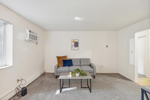 Scenic towers 3105I Cozy & Comfy I Free Parking Apartment in Parma