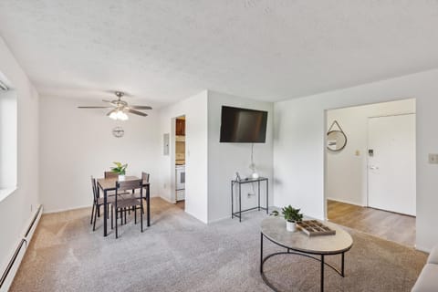 Scenic towers 3217I Cozy & Comfy I Free Parking Apartment in Parma