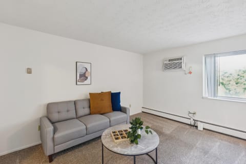 Scenic towers 3217I Cozy & Comfy I Free Parking Apartment in Parma