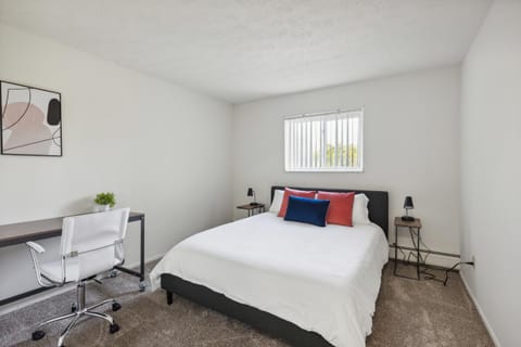 Scenic towers 3217I Cozy & Comfy I Free Parking Apartment in Parma