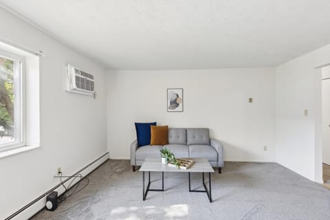 Midtown 3229I Cozy & Comfy I Free Parking Apartment in Parma