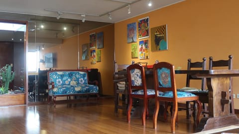 Decorative detail, Seating area, Dining area