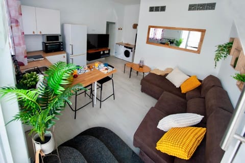 Communal lounge/ TV room, TV and multimedia, Seating area, Dining area