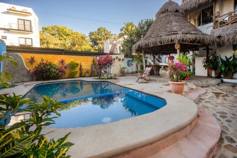 Property building, Garden, Garden view, Pool view, Swimming pool, sunbed