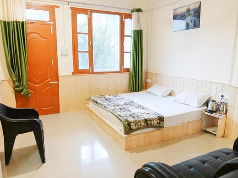 Bed, TV and multimedia, Living room, Bedroom