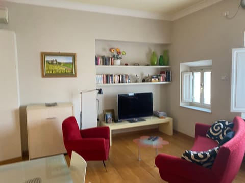Living room, Seating area, Evening entertainment