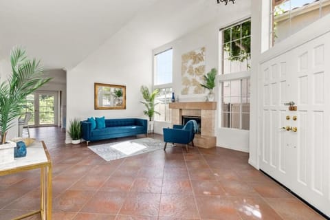 Sunset Views Retreat House in Vista