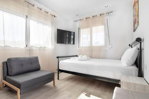 Bed, Seating area