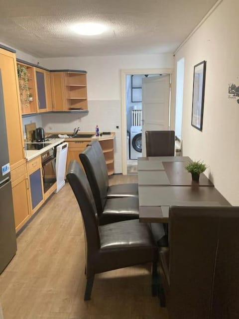 Kitchen or kitchenette, Seating area, Dining area, oven, stove