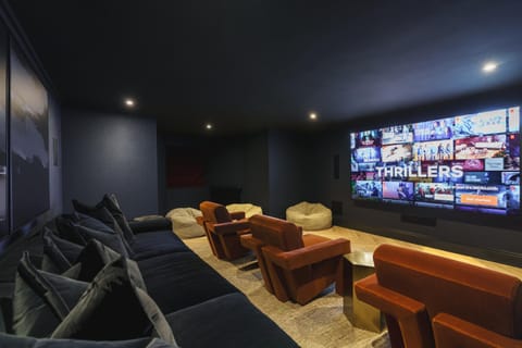 TV and multimedia, Seating area
