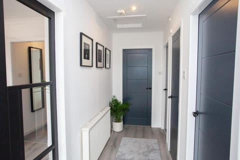 Modern 3 Bed Flat Balloch Apartment in Scotland