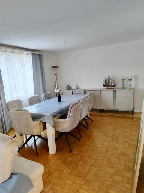 Spacious Cozy House for Groups & Families 2 Floors & free parking House in Winterthur