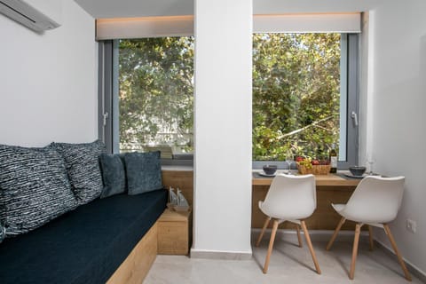 Living room, Seating area, Dining area, air conditioner