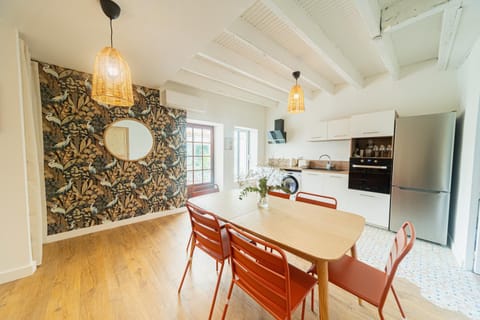 Kitchen or kitchenette, Dining area, dishwasher, oven, stove