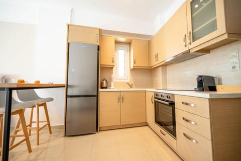 Kitchen or kitchenette, Dining area, oven, stove