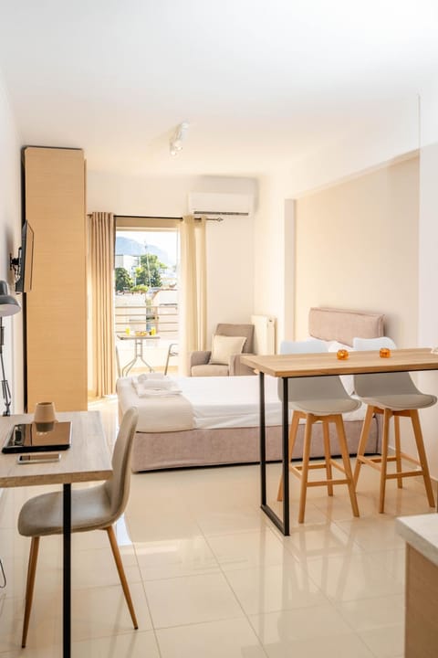 Bed, Photo of the whole room, Dining area