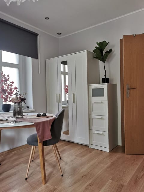 Kitchen or kitchenette, Dining area, wardrobe