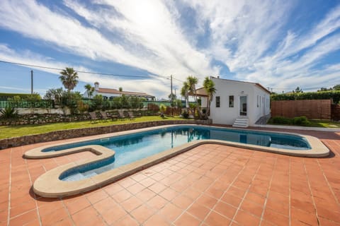 Property building, Day, Garden, Garden view, Pool view, Swimming pool, sunbed