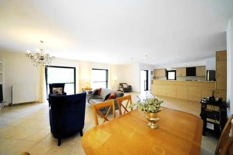 Voula Family Home Apartment in Vouliagmeni