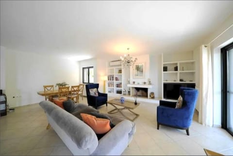 Voula Family Home Apartment in Vouliagmeni