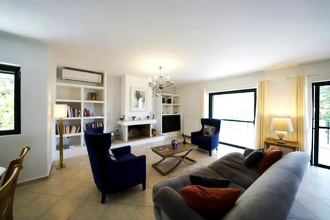 Voula Family Home Apartment in Vouliagmeni