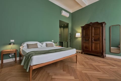 Photo of the whole room, wardrobe