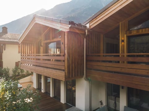 Property building, Balcony/Terrace, Mountain view
