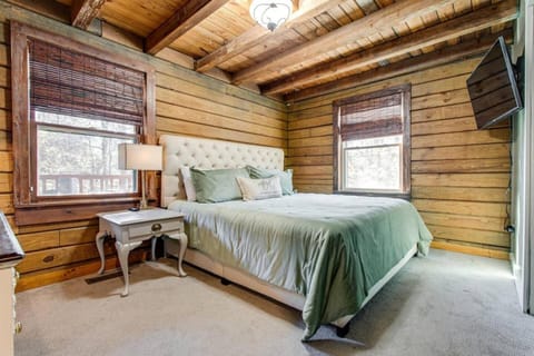 Its a Cabin Life 4 bed 2 bath Cabin in Nashville