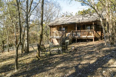 Its a Cabin Life 4 bed 2 bath Cabin in Nashville