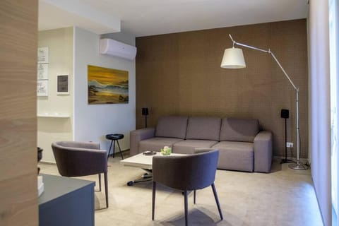 Living room, Seating area, air conditioner