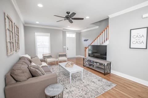 The Retreat Modern 2bed 2.5bath House in Tennessee