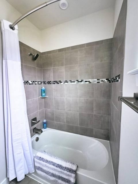 The Grey Havens Spacious Cozy 3 bed House in Franklin