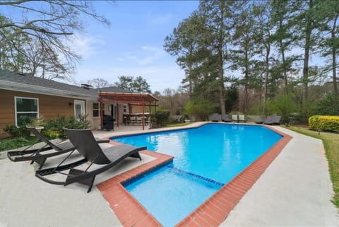 Patio, Day, Garden, Garden view, Pool view, Swimming pool, Swimming pool, sunbed