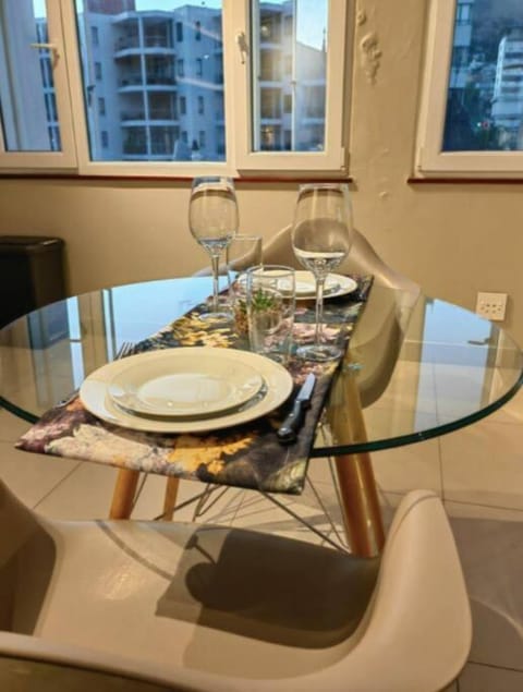 Epic mountain views-Loadshedding FREE-Self Checkin Apartment in Cape Town