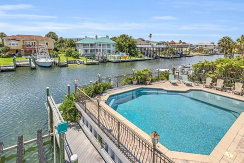 Waterfront Dream House Pool Golf Cart & Dock House in Destin