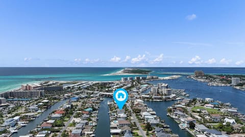 Waterfront Dream House Pool Golf Cart & Dock House in Destin