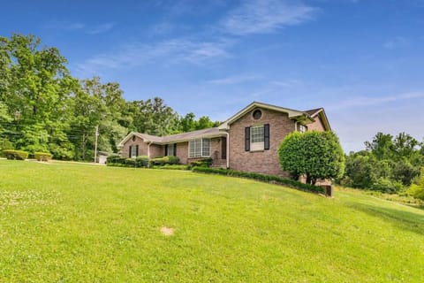 Property building, Day, Natural landscape, Garden, Garden view
