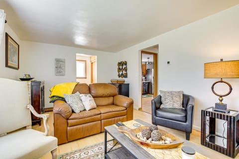 Less Than 1 Mi to Lambeau Field Green Bay Home with Grill! House in Ashwaubenon