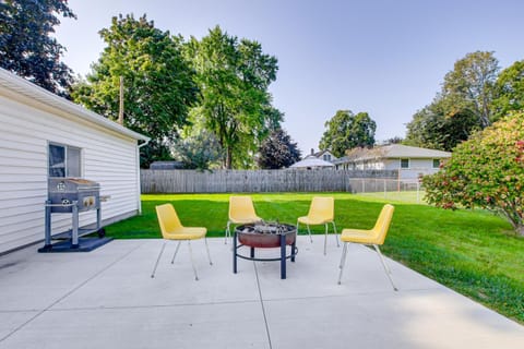 Less Than 1 Mi to Lambeau Field Green Bay Home with Grill! House in Ashwaubenon