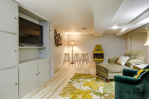 Less Than 1 Mi to Lambeau Field Green Bay Home with Grill! House in Ashwaubenon