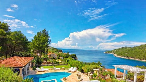 Property building, Patio, Spring, Day, Natural landscape, Bird's eye view, Hot Tub, View (from property/room), Dining area, Garden view, Garden view, Mountain view, Pool view, Pool view, Sea view, Swimming pool, Sports, Inner courtyard view, dishwasher, internet, washing machine