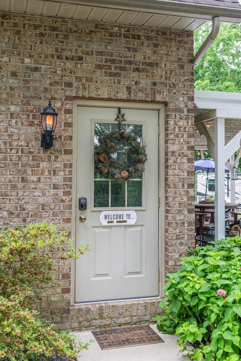 Owl's Nest Retreat Apartment in Ohio