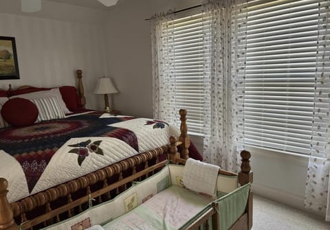 Owl's Nest Retreat Apartment in Ohio