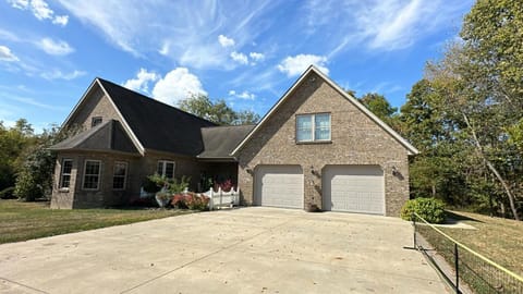 Owl's Nest Retreat Apartment in Ohio