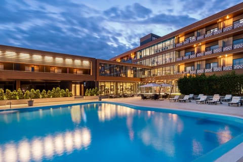 Property building, Pool view, Swimming pool, sunbed
