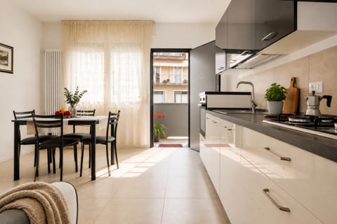 Lunch, kitchen
