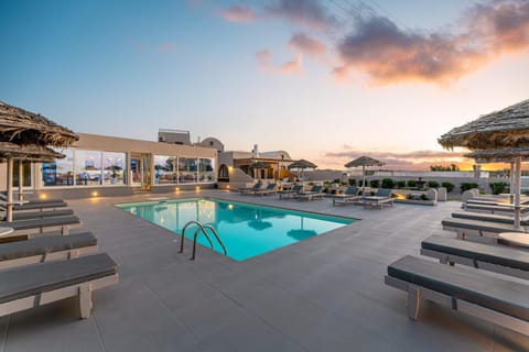 Restaurant/places to eat, Swimming pool, Sunset